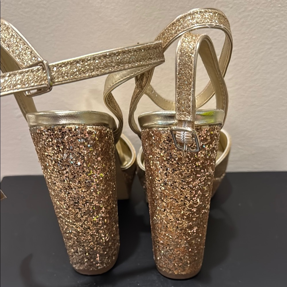 Badgley Mischka Gold Glitter Peep-Toe Heels EUC - Picture 6 of 7